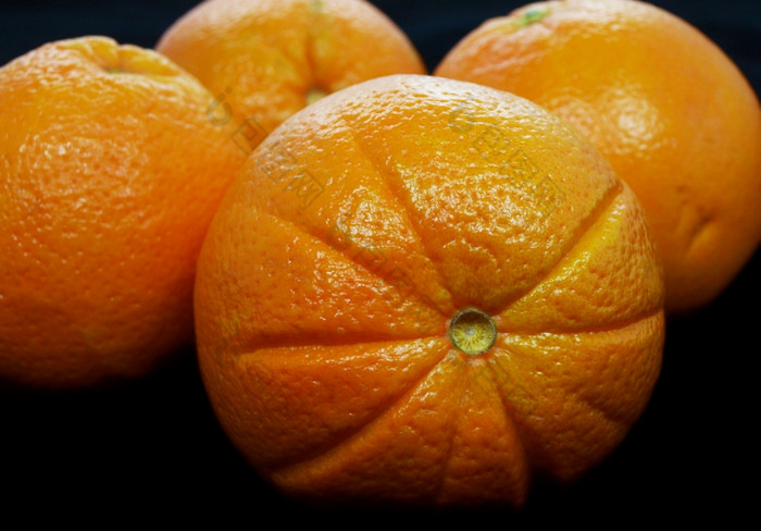 橙子橙子聚集对黑色的背景