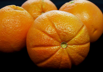 橙子橙子聚集对黑色的背景