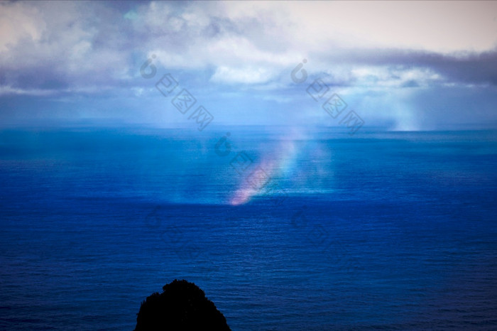 彩虹在海洋