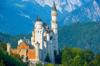 夏天德国早....的巴伐利亚<strong>山</strong>城堡新天鹅堡的光的不断上升的太阳新天鹅堡城堡的背景的早....<strong>山</strong>