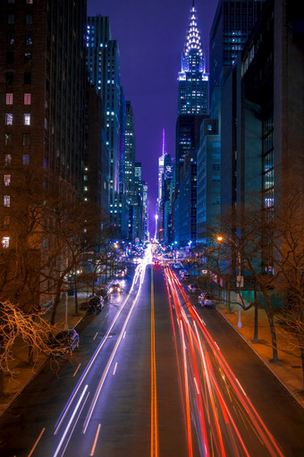 美国新纽约城市晚上照明和交通街街新纽约城市晚上