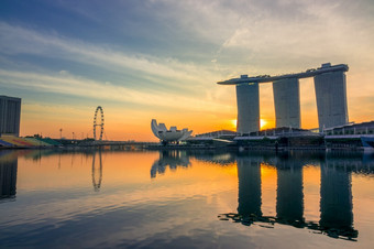 新加坡的主要浓度景点玛丽娜湾早....与日出后面的酒店早....玛丽娜湾