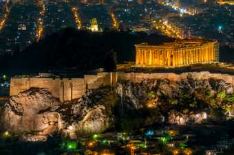 希腊雅典夏天晚上照亮卫城和城市灯雅典和帕特农神庙晚上灯