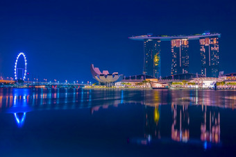晚上<strong>新加坡</strong>冷静在玛丽娜湾著名的酒店艺术科学博物馆和摩天轮在一夜之间<strong>新加坡</strong>玛丽娜湾