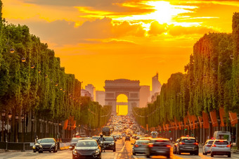 法国夏天晚上巴黎交通的香榭丽舍大街和的弧凯旋门金日落冠军elysees和的弧凯旋门和金日落