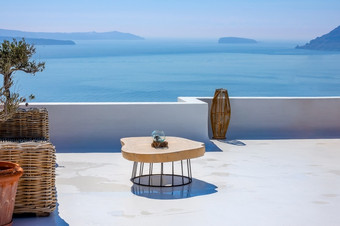 希腊阳光明媚的夏天一天圣托里尼岛表格石头<strong>阳台</strong>与海视图表格的圣托里尼岛太阳<strong>阳台</strong>和海视图