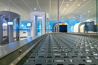 机场安全检查点与x射线扫描仪为行李和人人x射线扫描仪机场安全检查点