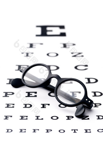 愿景筛选老式的轮黑色的眼镜说谎在的eye-checking图表