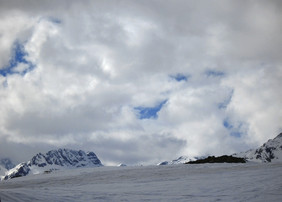 山冬季空跟踪为滑雪