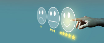 商人给评级与笑脸脸表情符号虚拟<strong>触摸</strong>屏幕客户满意度调查和客户服务评价概念