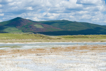 <strong>盐水</strong>湖而且山的背景