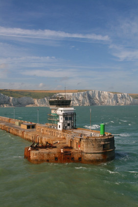 通过的港口墙多佛