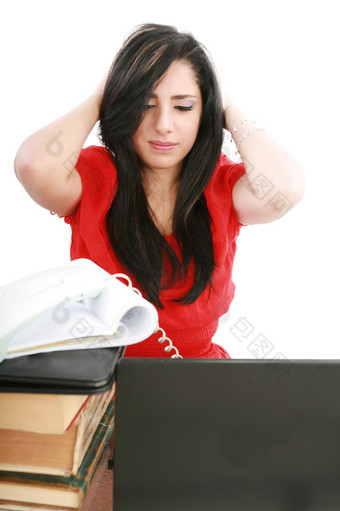 年轻的累了业务女人与头疼坐着电脑工作场所持有头