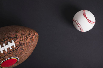 棕色（的）橄榄球球棒球黑色的背景