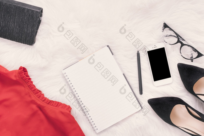 笔记本与智能手机裙子毯子决议和高质量美丽的照片笔记本与智能手机裙子毯子高质量和决议美丽的照片概念