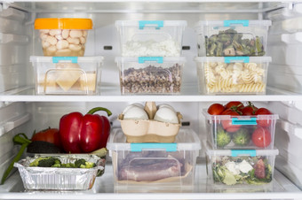 <strong>开放</strong>冰箱与塑料食物容器蔬菜决议和高质量美丽的照片<strong>开放</strong>冰箱与塑料食物容器蔬菜高质量和决议美丽的照片概念