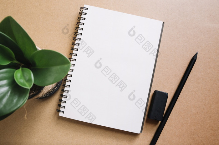 植物铅笔附近笔记本决议和高质量美丽的照片植物铅笔附近笔记本高质量和决议美丽的照片概念