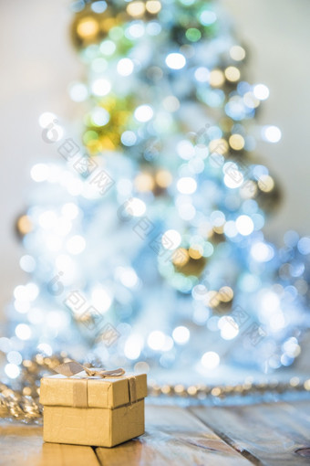 现在盒子附近圣诞节<strong>树</strong>决议和高质量美丽的<strong>照片</strong>现在盒子附近圣诞节<strong>树</strong>高质量和决议美丽的<strong>照片</strong>概念