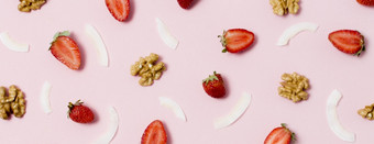 前视图美味的草莓与核桃决议和高质量美丽的照片前视图美味的草莓与核桃高质量和决议美丽的照片概念
