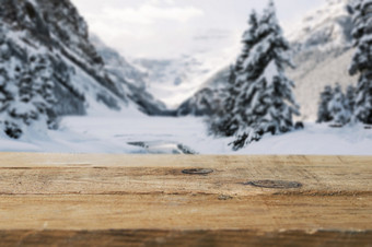 木董事会山与树雪决议和高质量美丽的照片木董事会山与树雪高质量和决议美丽的照片概念