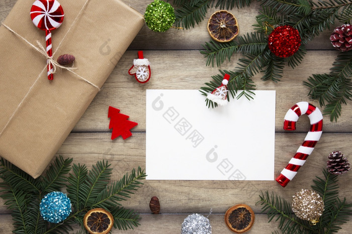 包装礼物下一个卡模拟决议和高质量美丽的照片包装礼物下一个卡模拟高质量和决议美丽的照片概念