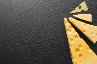 平躺爱蒙塔尔奶酪与复制空间决议和高质量美丽的照片平躺爱蒙塔尔奶酪与复制空间高质量美丽的照片概念