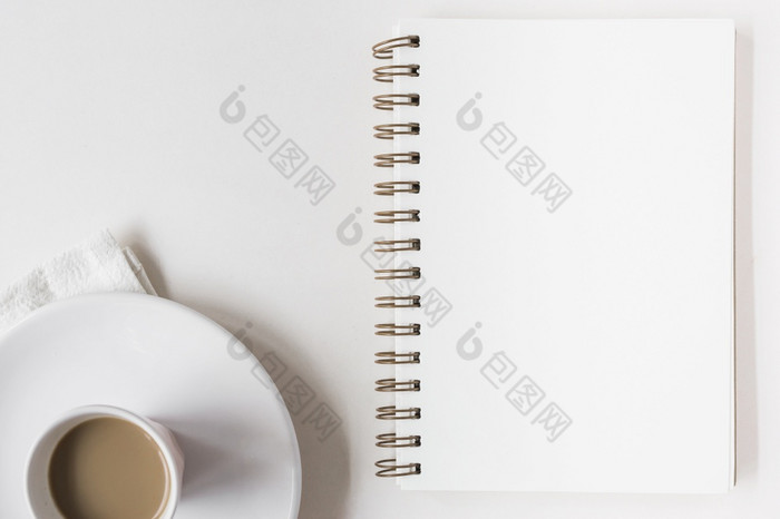 咖啡杯空白螺旋记事本白色背景决议和高质量美丽的照片咖啡杯空白螺旋记事本白色背景高质量美丽的照片概念