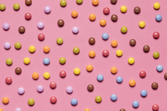 完整的框架色彩斑斓的五彩<strong>缤纷</strong>的宝石糖果粉红色的背景美丽的照片完整的框架色彩斑斓的五彩<strong>缤纷</strong>的宝石糖果粉红色的背景