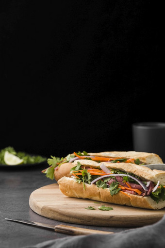 新鲜的三明治与蔬菜复制空间高决议照片新鲜的三明治与蔬菜复制空间高质量照片