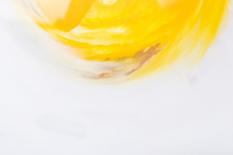 明亮的黄色的水彩形成半圆白色纸高决议照片明亮的黄色的水彩形成半圆白色纸高质量照片