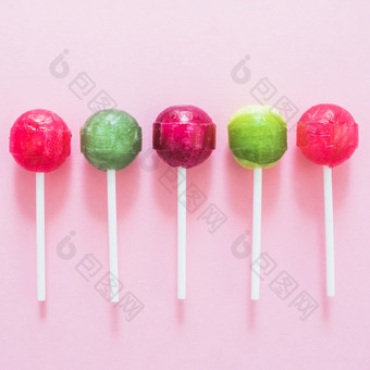 五个色彩斑斓的棒棒糖高决议照片五个色彩斑斓的棒棒糖高质量照片