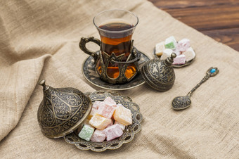 玻璃茶与土耳其高兴的是帆布高决议照片玻璃茶与土耳其高兴的是帆布高质量照片