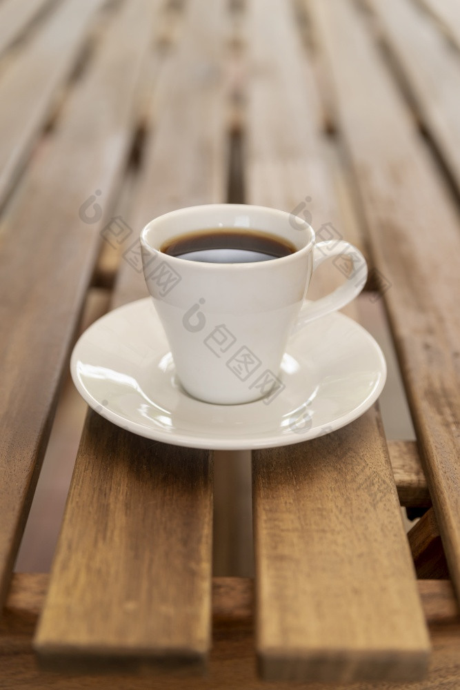 简约咖啡杯木表格高决议照片简约咖啡杯木表格高质量照片