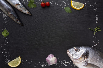 框架与新鲜的鱼调味品高决议照片框架与新鲜的鱼调味品高质量照片