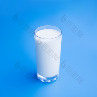 奥林匹斯山数字相机高决议<strong>照片玻璃</strong>完整的新鲜的牛奶高质量<strong>照片</strong>