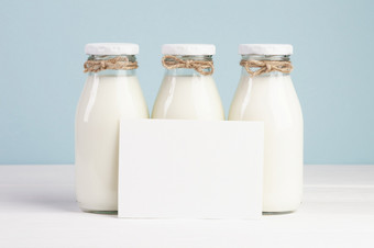 牛奶瓶复制空间卡高决议照片牛奶瓶复制空间卡高质量照片