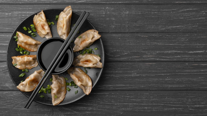 的饺子板与筷子高决议照片的饺子板与筷子高