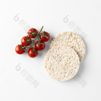 樱桃番茄水果零食大米蛋糕高决议照片樱桃番茄水果零食大米蛋糕高质量照片