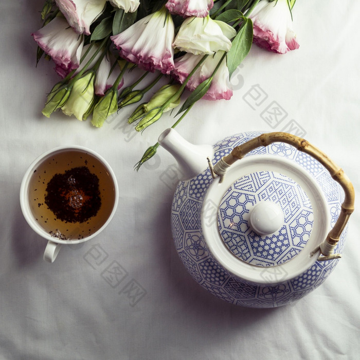 前视图茶杯茶壶高决议照片前视图茶杯茶壶高质量照片