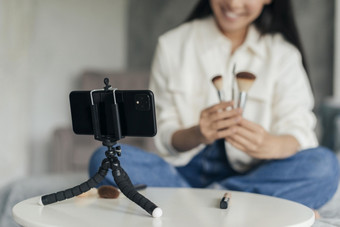 女人做视频博客关于使在室内高决议照片女人做视频博客关于使在室内高质量照片