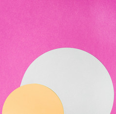 黄色的白色半圆框架粉红色的背景高决议照片黄色的白色半圆框架粉红色的背景高质量照片