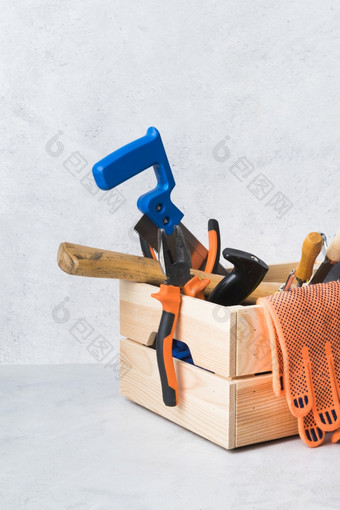 关闭木工具箱与不同的工具