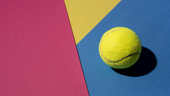 前视图网球球与复制空间
