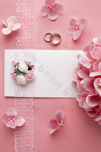 奢侈品婚礼概念粉红色的花婚礼环