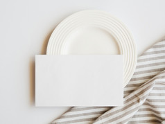 奥林匹斯山数字相机白色板与白色空白条纹棕色（的）白色桌布白色背景