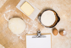 球面团面粉块黄油鸡蛋剪贴板厨房背景