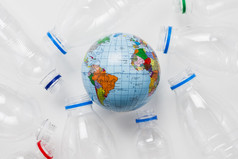 地球全球包围塑料瓶灰色表格