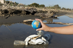 塑料垃圾海边