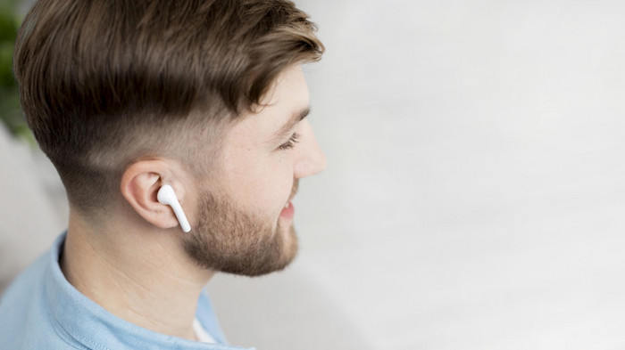 复制空间男人。与airpods