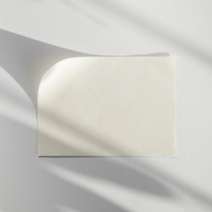 白色背景与白色空白纸与它的影子